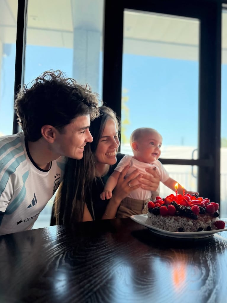 Emilia Ferrero, Julián Álvarez y Amadeo. Foto: Instagram juliaanalvarez