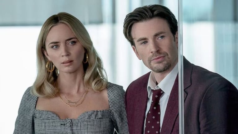 Emily Blunt interpreta a Liza Drake y Chris Evans, a Pete Brenner.