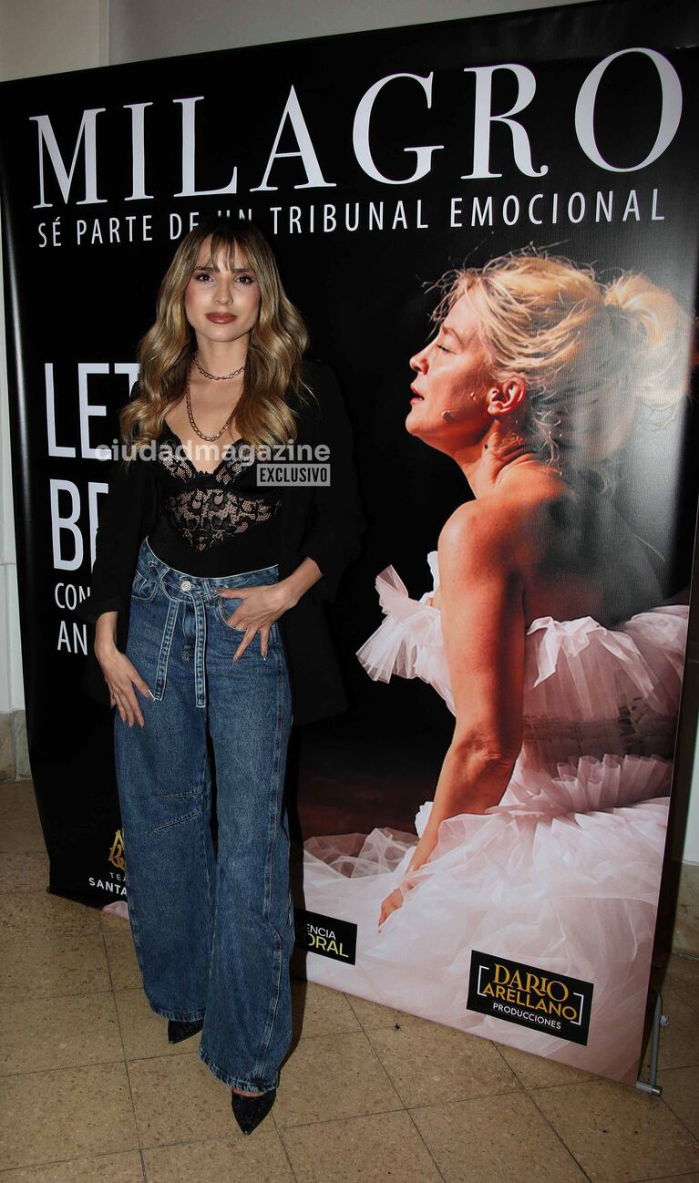 Emily Ceco en el estreno de la obra de Leticia Brédice (Foto: Movilpress).