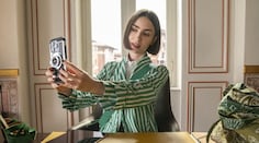 Emily Cooper es interpretada por Lily Collins.