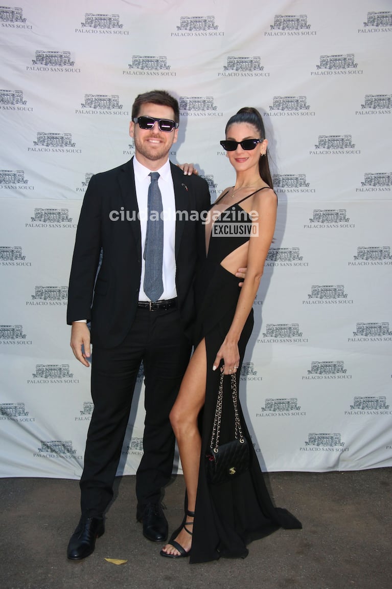 Emily Lucius y su marido en la boda de Cande Ruggeri y Nico Maccari (Fotos: Movilpress).