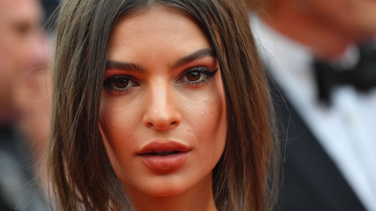 Emily Ratajkowski señaló que no querían trabajar con ella por su “enorme pecho”