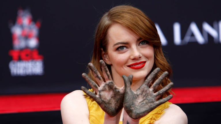 Emma Stone se fracturó los brazos "dos veces"