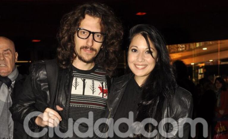 Emme, su riñonera y su novio. (Foto: Jennifer Rubio-Ciudad.com)