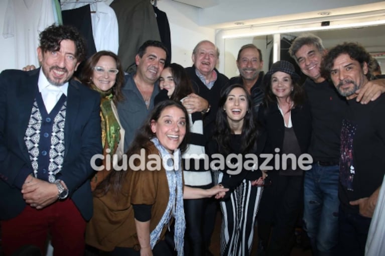 Emocionado hasta las lágrimas, Guillermo Francella aplaudió de pie a su hija, Johanna, en su debut teatral: ¡mirá las fotos!