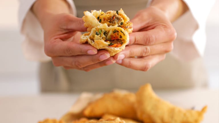 Empanadas con lo que sobró del asado, un manjar criollo. Foto: Cucinare TV