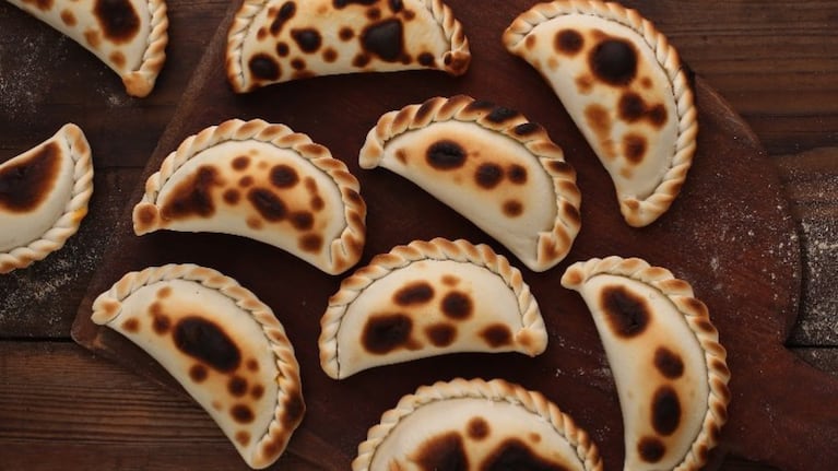 Empanadas de carne cortadas a cuchillo: la receta de Roberto Petersen con el truco del reposo de 24 horas. CRÉDITO: Instagram
