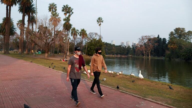 Empieza la reapertura escalonada de los espacios verdes porteños. Foto: Reuter.