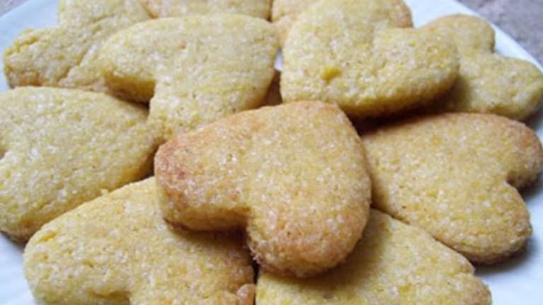 En casa: receta fácil de galletitas de polenta, naranja y aceite