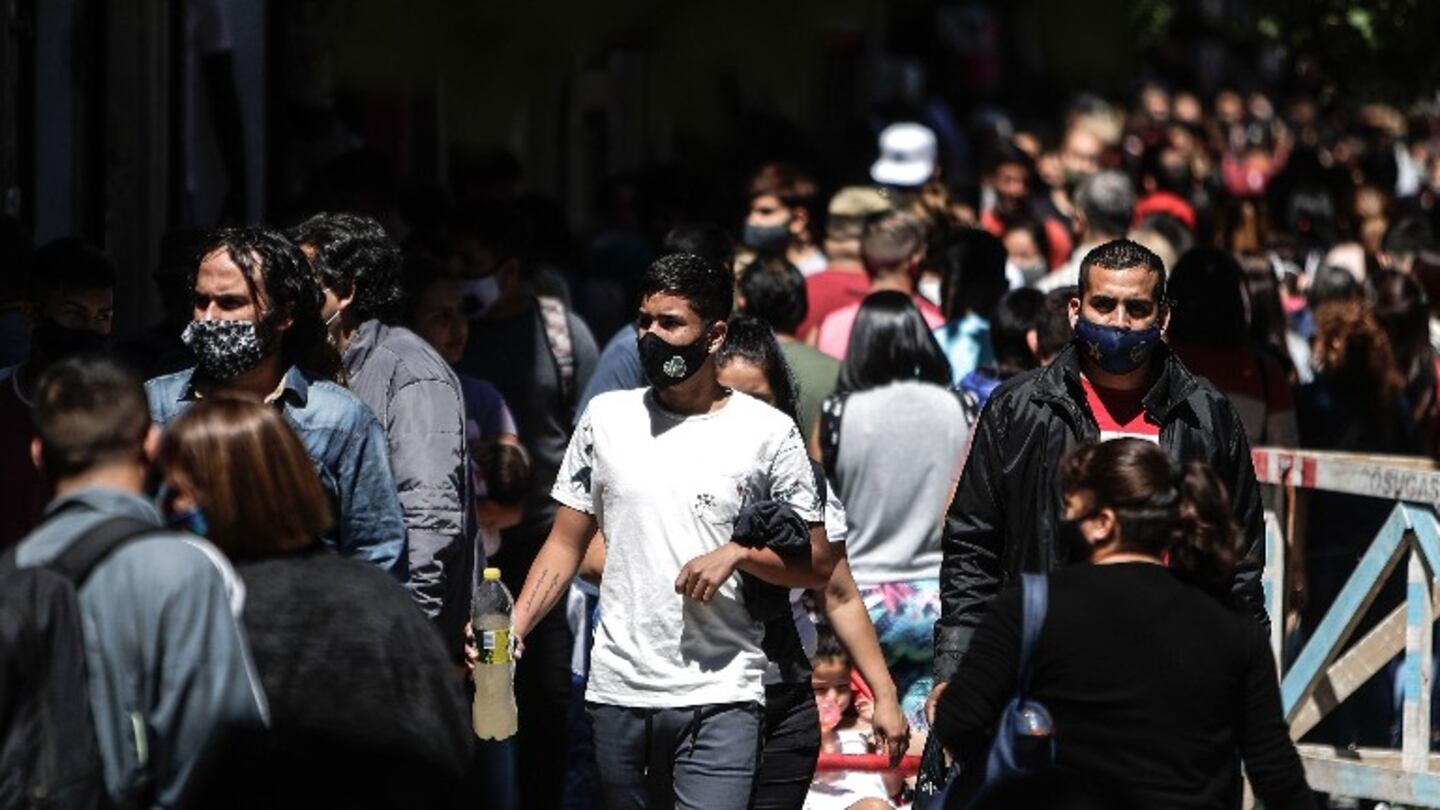 En cinco provincias ya se dispusieron nuevas restricciones ante aumento de casos de coronavirus. Foto: EFE.