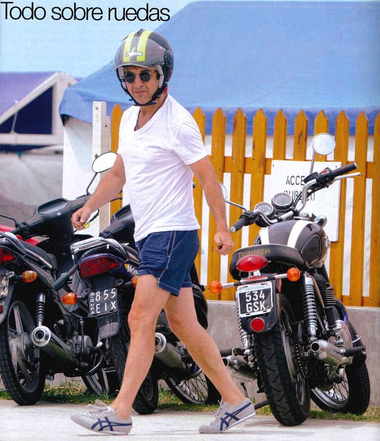¡En dos ruedas! El look motoquero de Ricardo Darín en Mar del Plata (Foto: Gente)