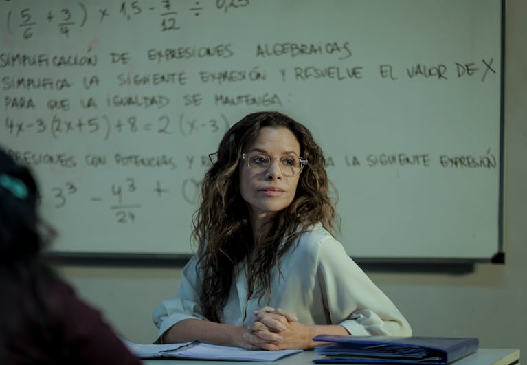 En El Barro S2. Julieta Ortega as Helena in En El Barro S2. Cr. Consuelo Oppizzi / Netflix ©2026
