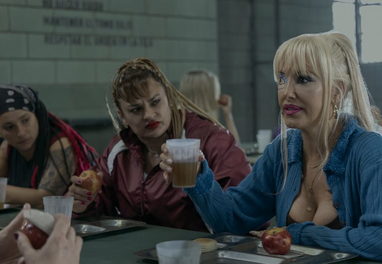 En El Barro S2. (L to R) Alejandra "Locomotora" Oliveras as Roqui, Erika de Sautu Riestra as Olga in En El Barro S2. Cr. Consuelo Oppizzi / Netflix ©2026