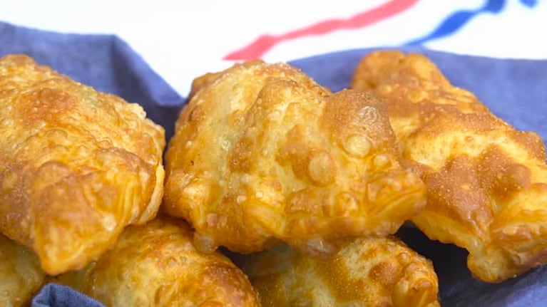 En esta receta, las empanadas de pollo se pueden hacer fritas o al horno. Foto: Cucinarev TV