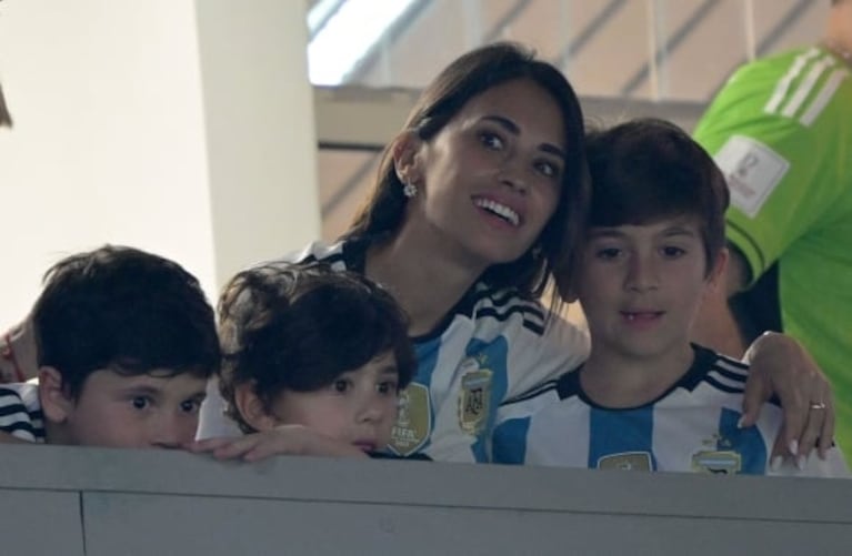 En fotos, Antonela Roccuzzo en la fiesta de los campeones del mundo con Thiago, Mateo y Ciro Messi 