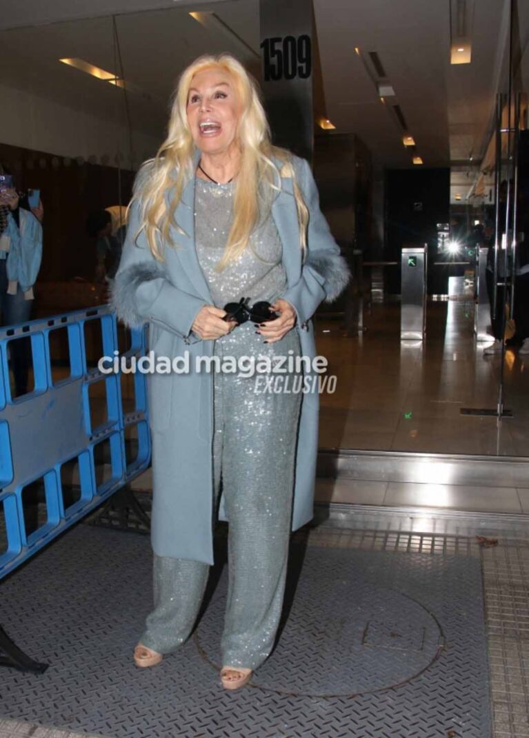 En fotos, el look de Susana Giménez para su nota en streaming: conjunto en monocromo en tela metalizada