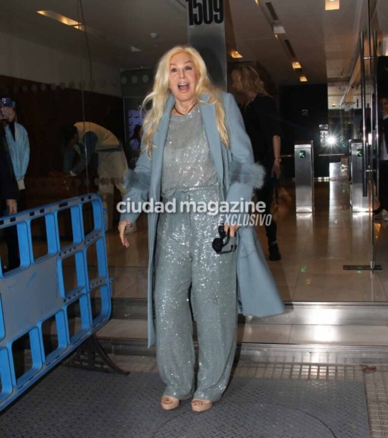 En fotos, el look de Susana Giménez para su nota en streaming: conjunto en monocromo en tela metalizada