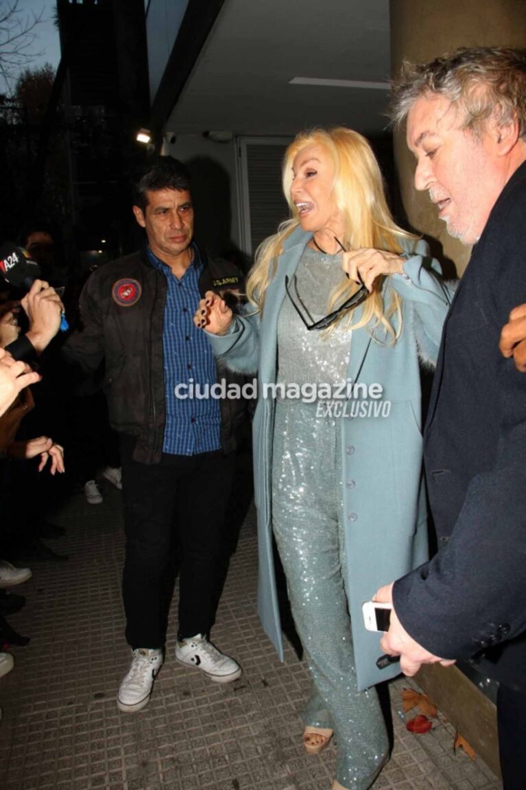 En fotos, el look de Susana Giménez para su nota en streaming: conjunto en monocromo en tela metalizada