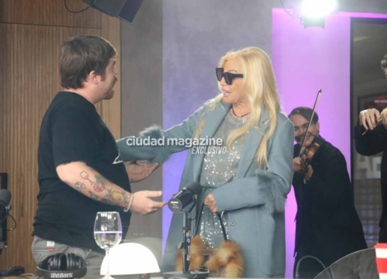 En fotos, el look de Susana Giménez para su nota en streaming: conjunto en monocromo en tela metalizada