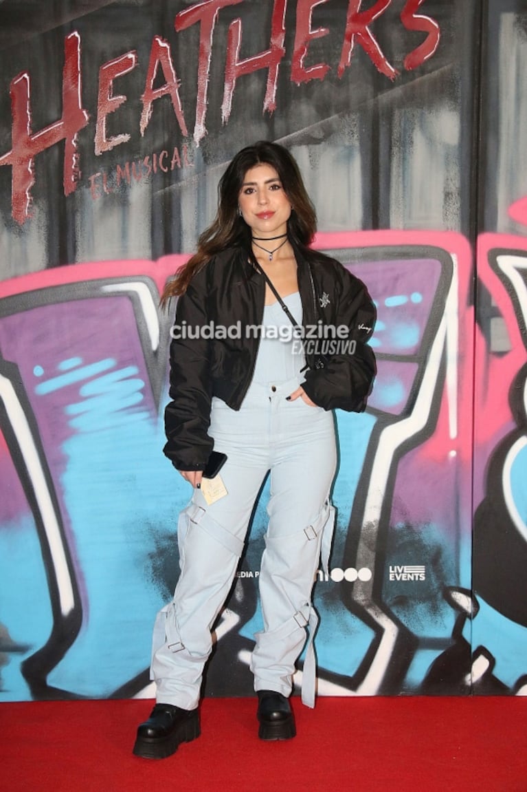 En fotos, los looks de los famosos en el estreno de Heathers: las tendencias del momento 