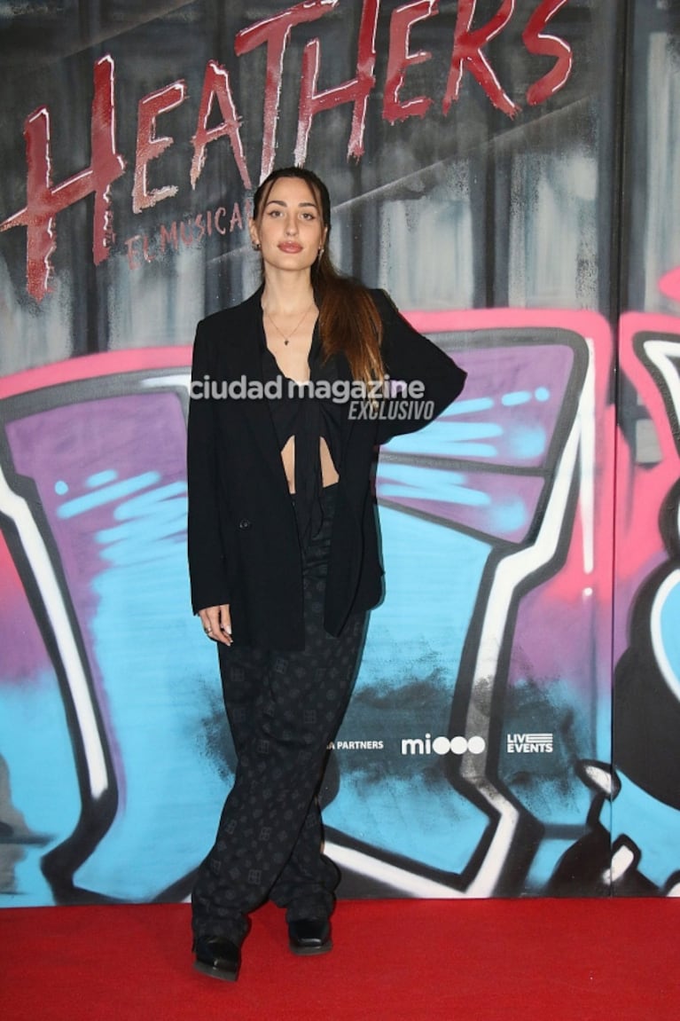 En fotos, los looks de los famosos en el estreno de Heathers: las tendencias del momento 