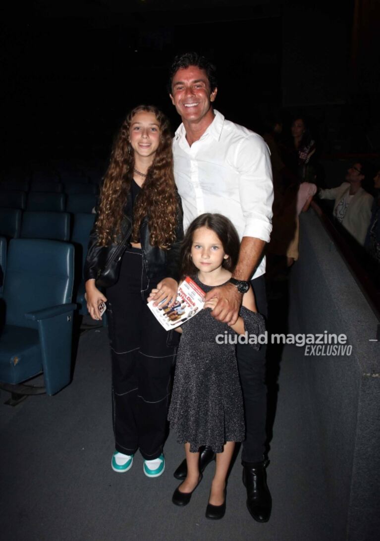 En fotos: Mariano Martínez reunió a sus exparejas en el estreno de Tom, Dick y Harry que dirige Nicolás Cabré