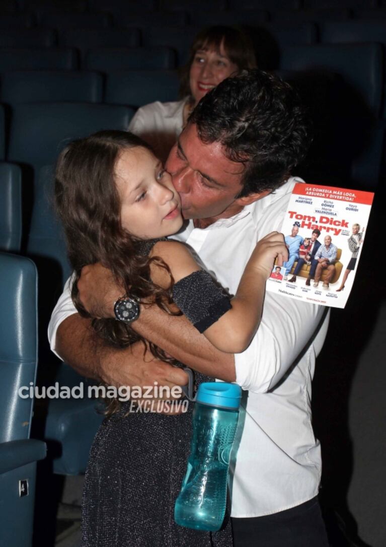 En fotos: Mariano Martínez reunió a sus exparejas en el estreno de Tom, Dick y Harry que dirige Nicolás Cabré