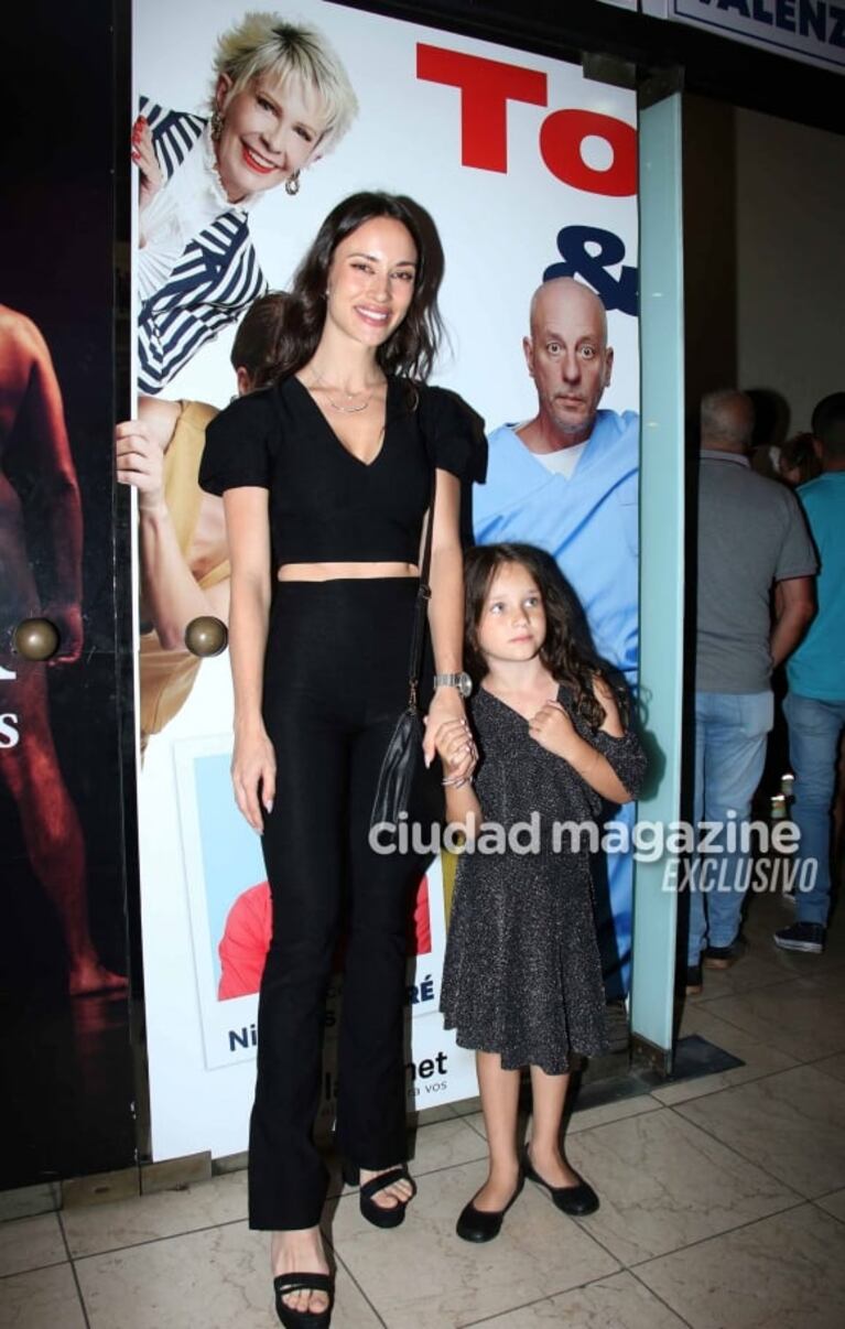En fotos: Mariano Martínez reunió a sus exparejas en el estreno de Tom, Dick y Harry que dirige Nicolás Cabré