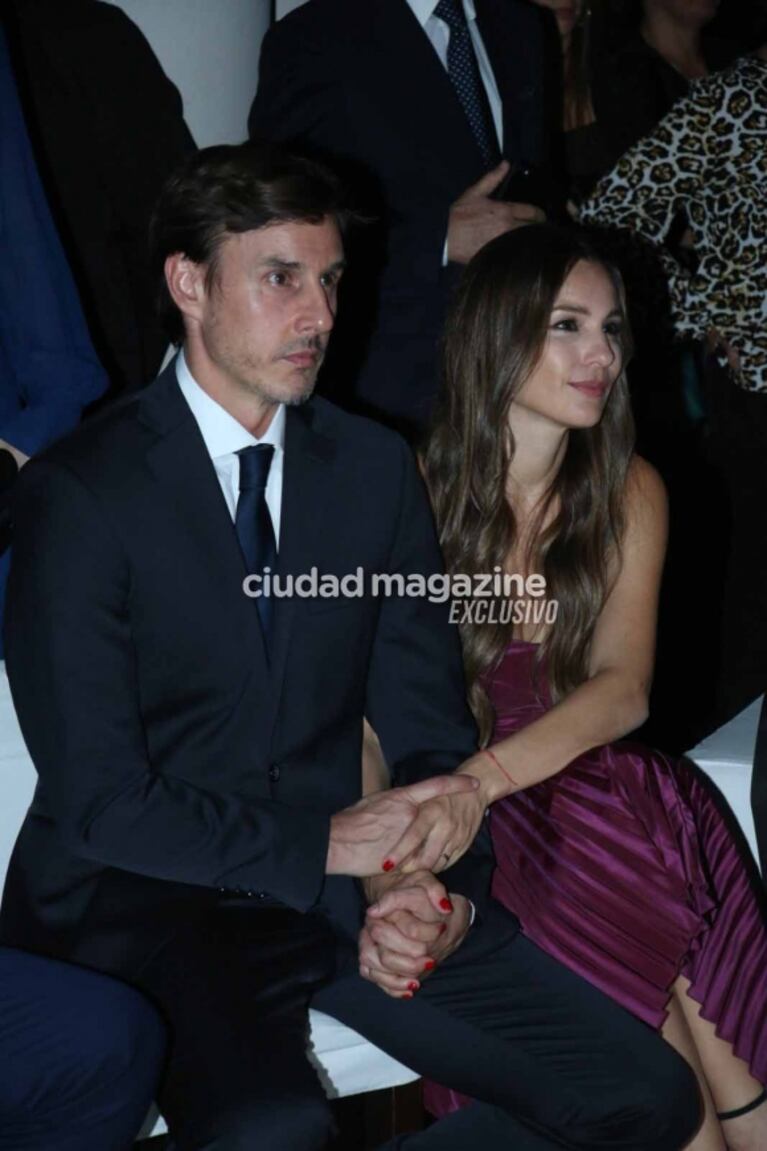 En fotos, Pampita y Roberto García Moritán a puro mimo en la cena anual de Conciencia