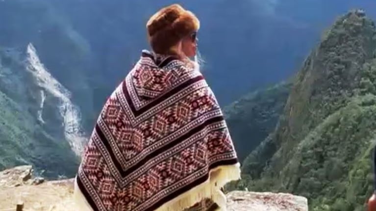 En medio de su gira por sudamérica, Karol G visitó el Machu Pichu