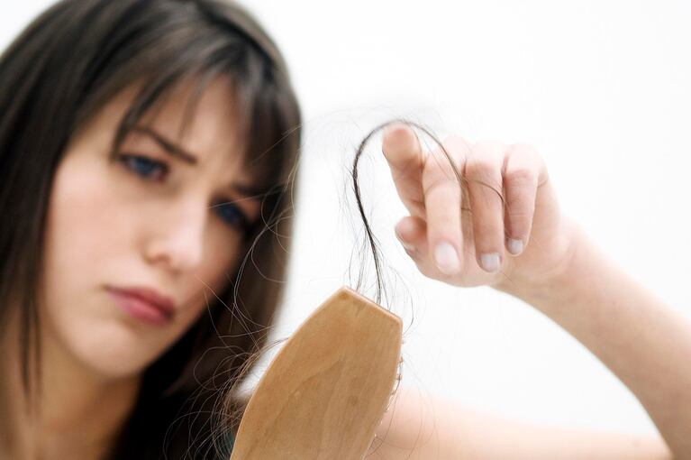 En otoño se acentúa la caída del cabello: mirá las causas