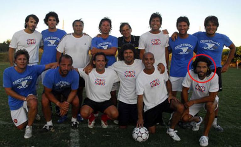 En Punta del Este jugando al fútbol con sus amigos Tinelli, Repetto, Gravier y Nacho Viale (Foto: Web). 