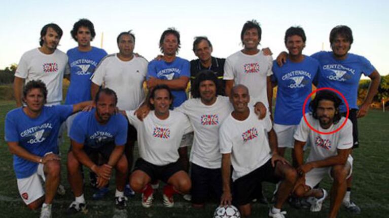 En Punta del Este jugando al fútbol con sus amigos Tinelli, Repetto, Gravier y Nacho Viale (Foto: Web).