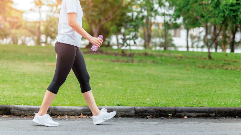En qué consiste la caminata 6-6-6, el ejercicio que tiene efectos positivos en cuerpo y mente