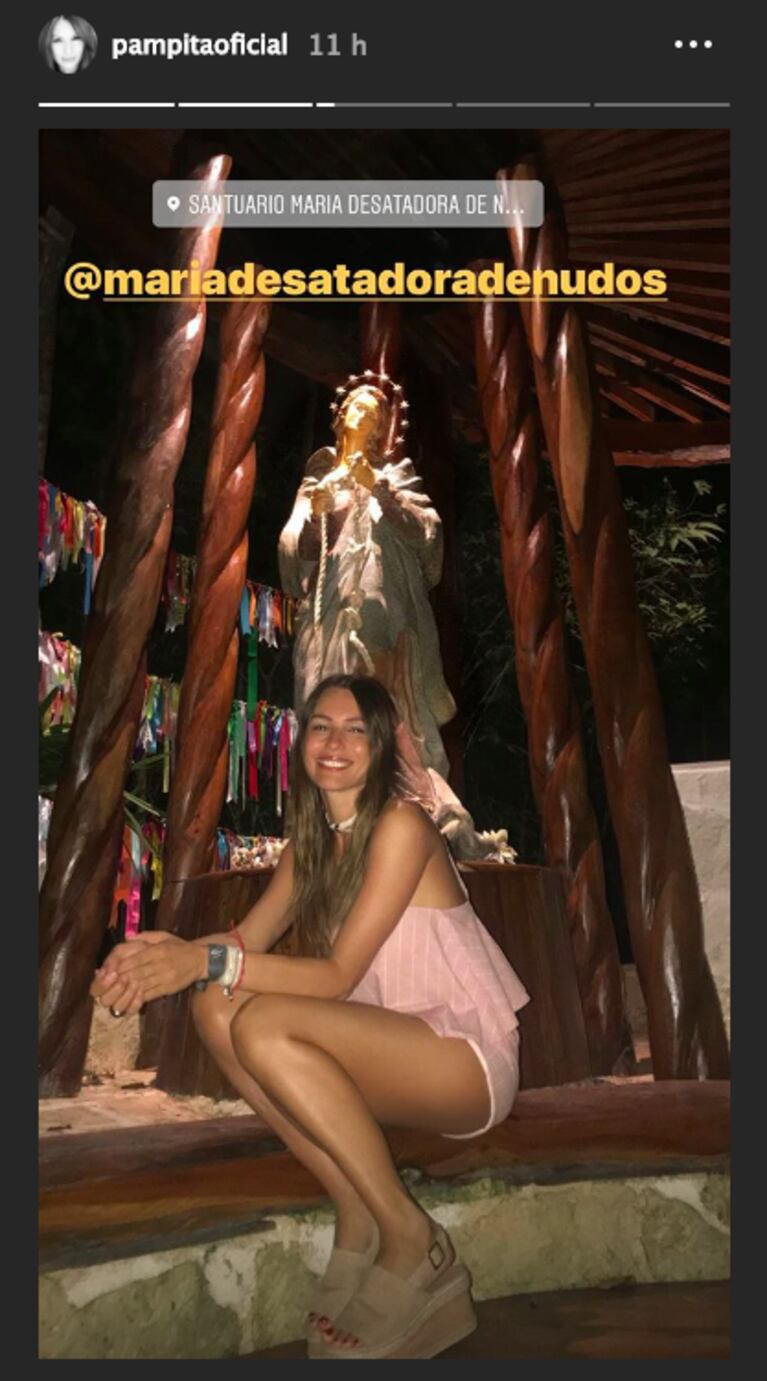 En un santuario mexicano, Pampita se sacó una selfie con la estatua de la Virgen y le dedicó un tierno mensaje