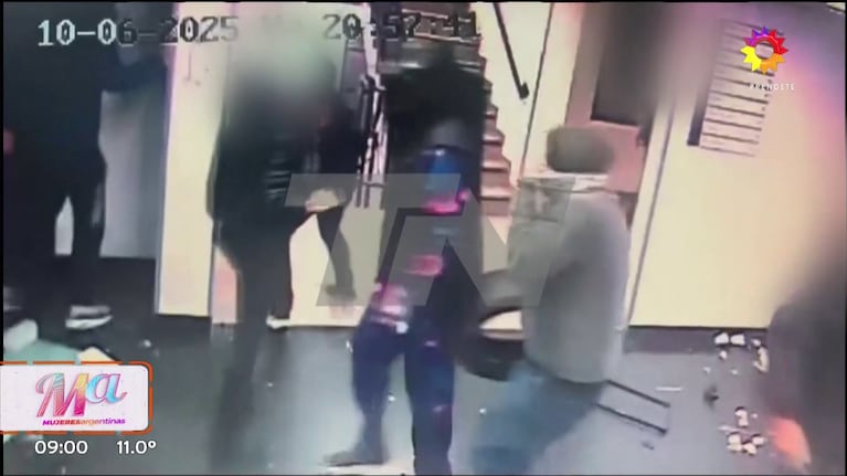 Encapuchados K destrozaron el ingreso de Artear.