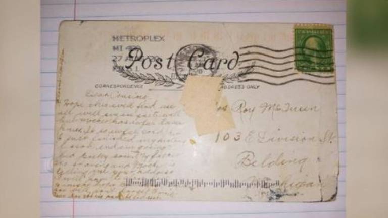 Encuentra en su buzón una postal enviada hace 100 años y revela su mensaje 