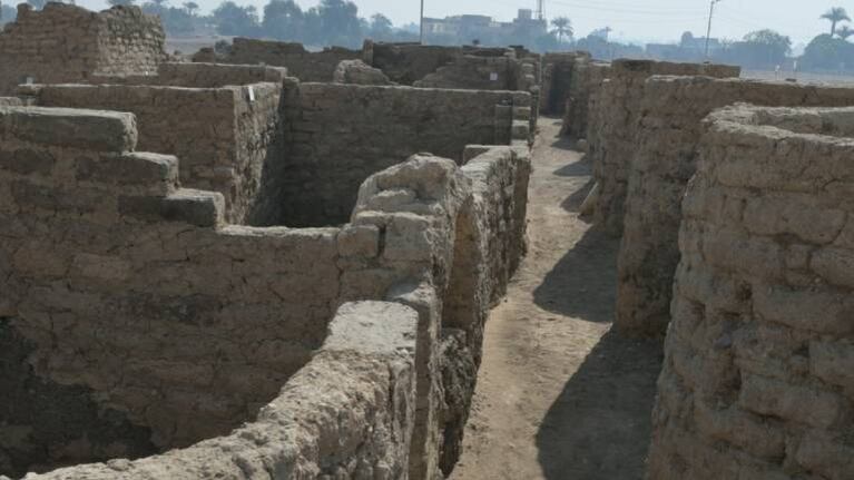 Encuentran en Egipto bajo la arena una gran ciudad perdida de 3.000 años