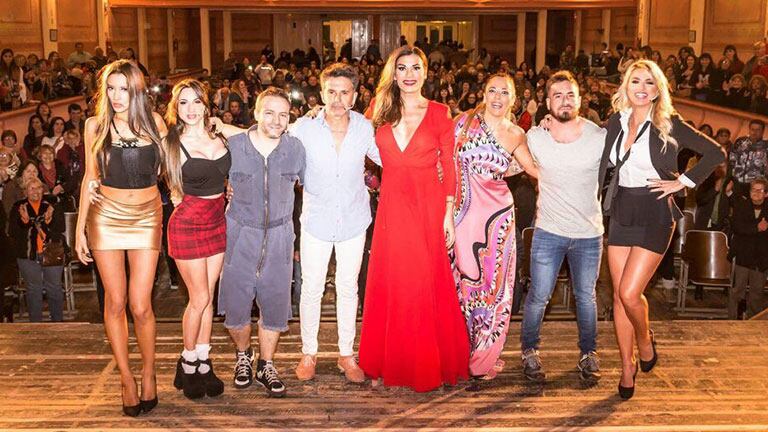 Enredados, la comedia protagonizada por Flor de la Ve-