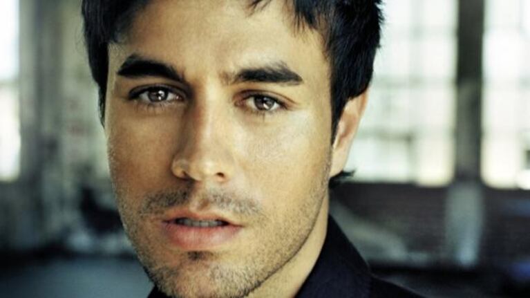 Enrique Iglesias se hará una "depilación brasilera"