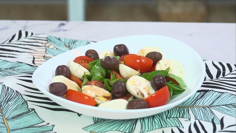 Ensalada caprese, un plato mediterráneo. Foto: Cucinare TV