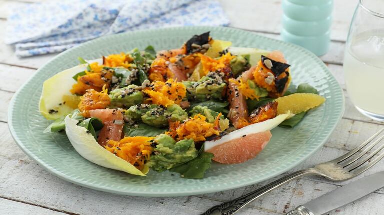 Ensalada de calabaza asada con hojas verdes: receta simple para elevar tus cenas