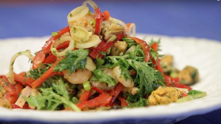 Ensalada de mar, un plato para mantenerse fresco en verano. Foto. Cucinare TV