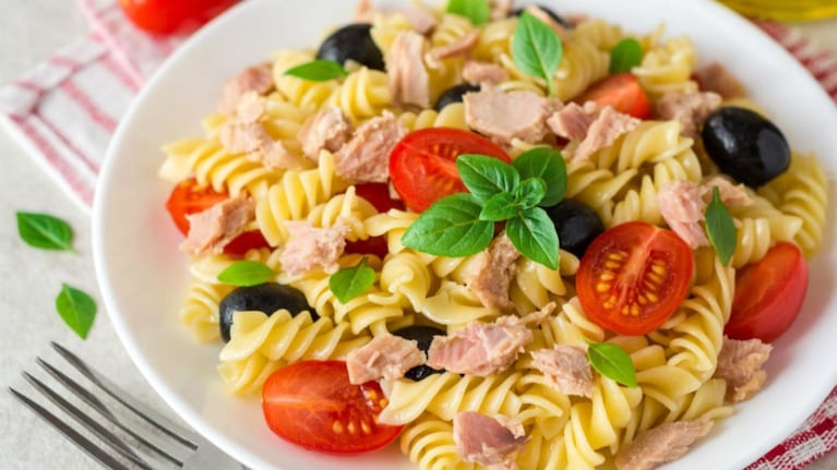Ensalada de pasta, una opción fresca y saludable para el verano. Foto: Cucinare TV
