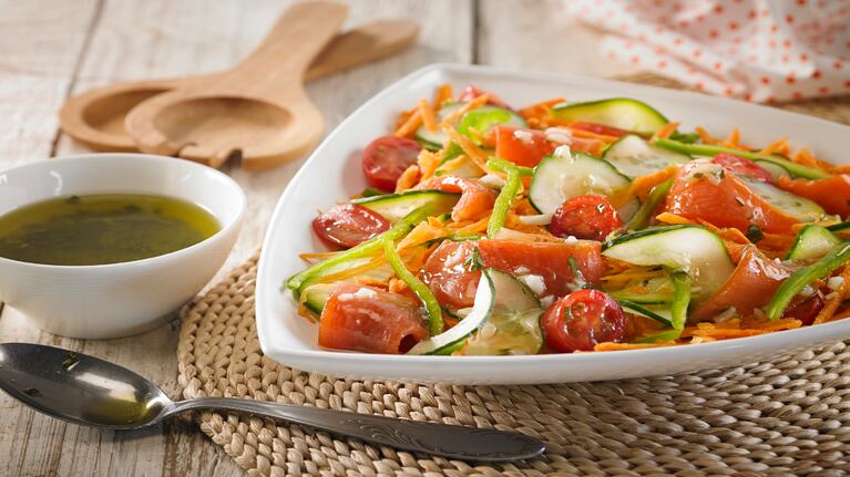 Ensalada de trucha: así se hace este plato fresco y sofisticado