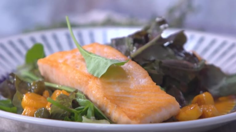 Ensalada tibia de salmón y vieiras: un festín de mar que despierta los sentidos