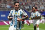 Enzo Fernández celebra tras anotar el tercer gol de Argentina en la victoria 3-2 ante Egipto en los octavos de final del Mundial, el martes 7 de julio de 2026, en Atlanta. (AP Foto/Jacob Kupferman)