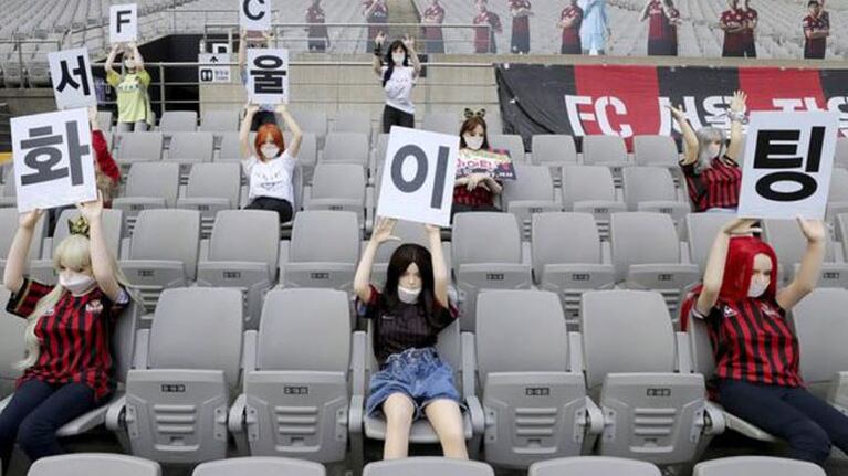 ¡Escándalo! Un equipo de fútbol puso muñecas sexuales en sus tribunas para simular la presencia de hinchas