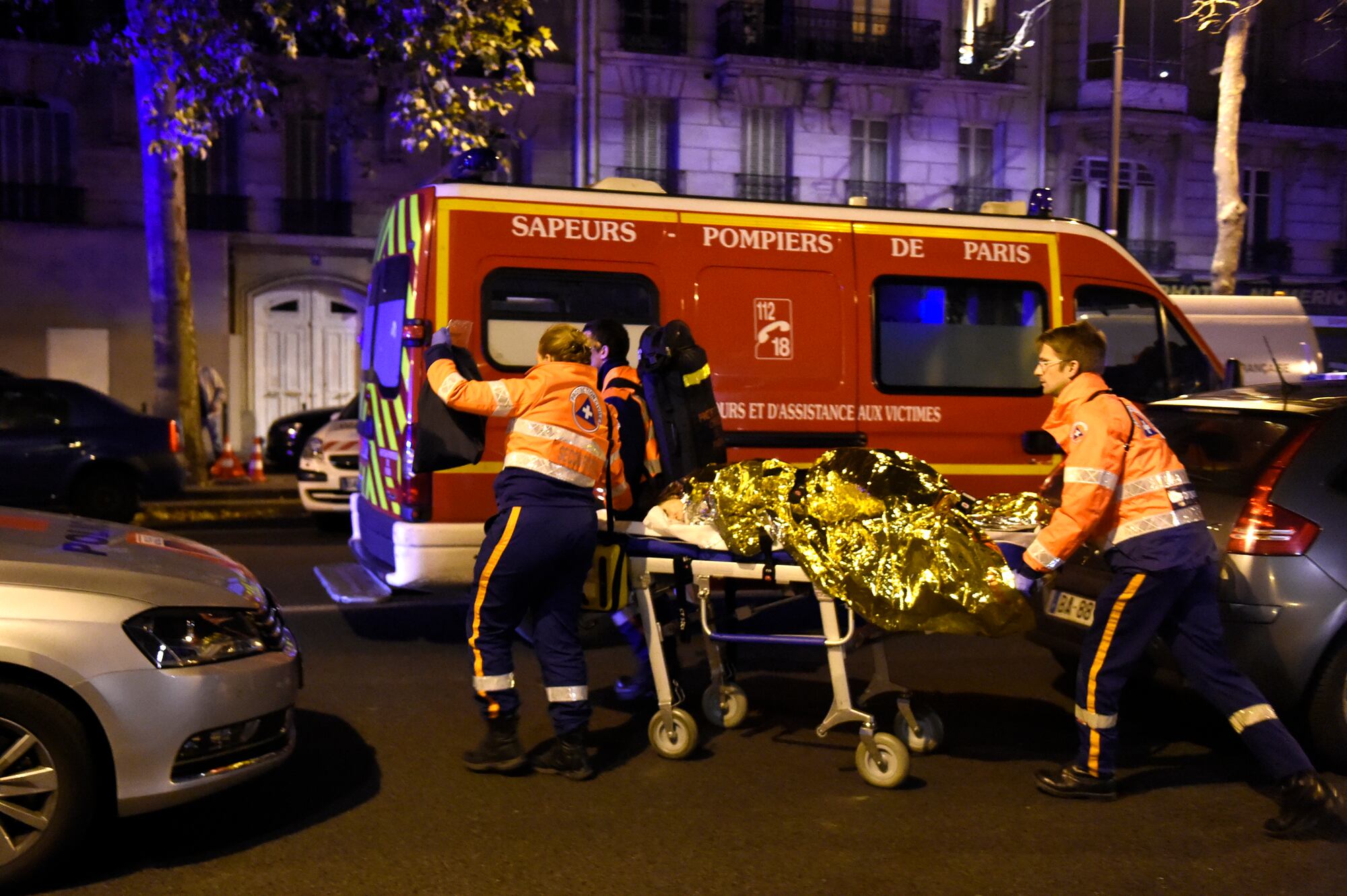 Escenas dramáticas se vivieron en El Bataclan de París (Fotos: AFP). 