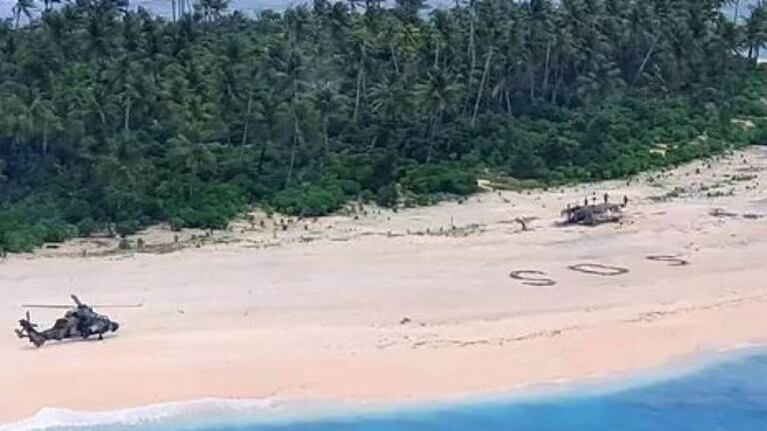 Escriben SOS en la arena de una isla desierta del Pacífico y son rescatados